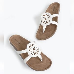 NWT Maurices White SuperCush Footbed Sandals size 12 Summer Q-2341